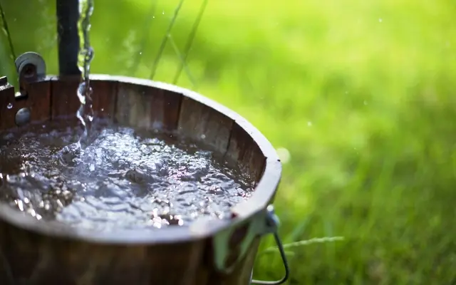 Артезианская вода